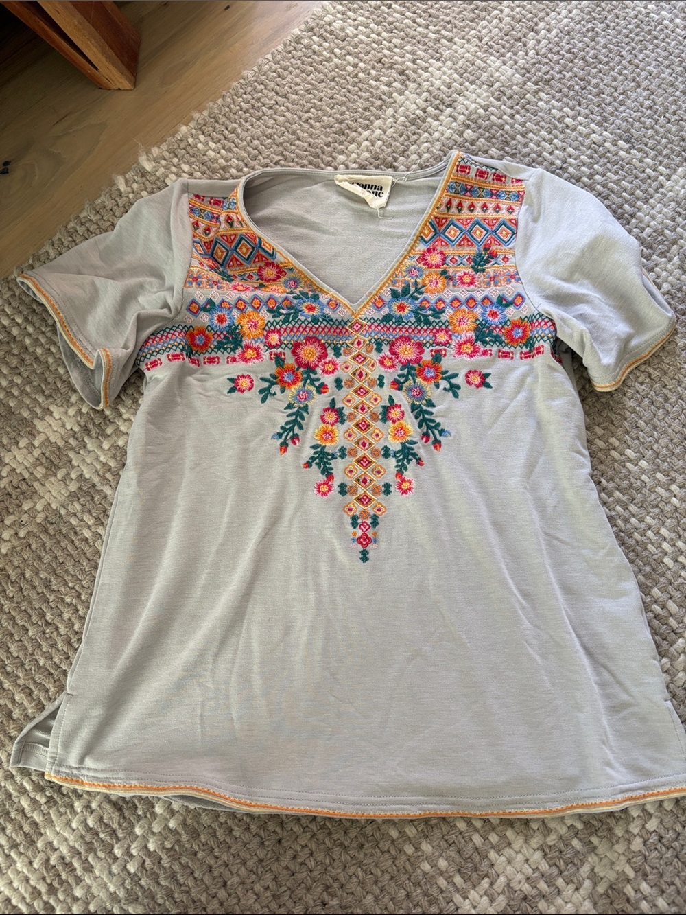 Savanna Jane Light Gray V‑Neck Tee with Multicolor Floral Embroidery